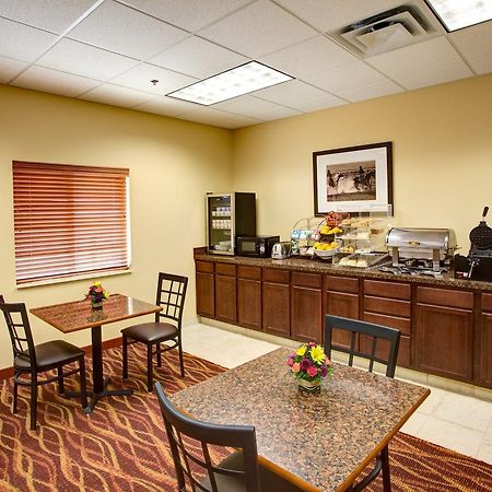 Rodeway Inn & Suites Phillipsburg Exterior photo