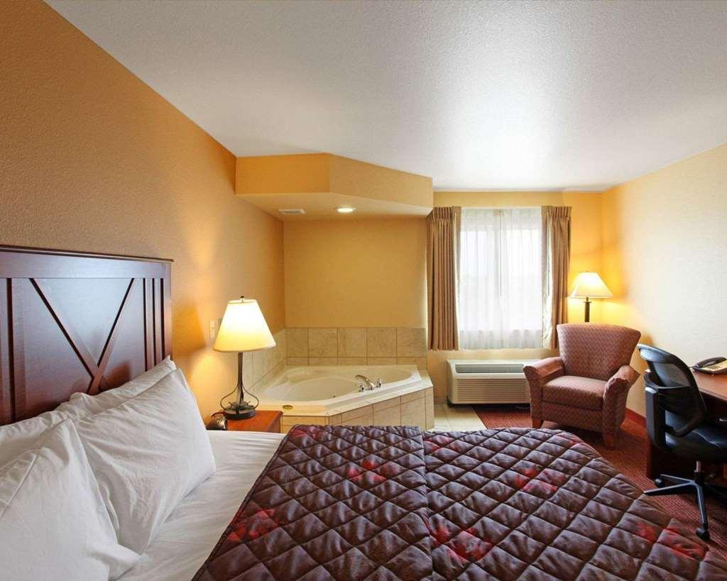 Rodeway Inn & Suites Phillipsburg Room photo