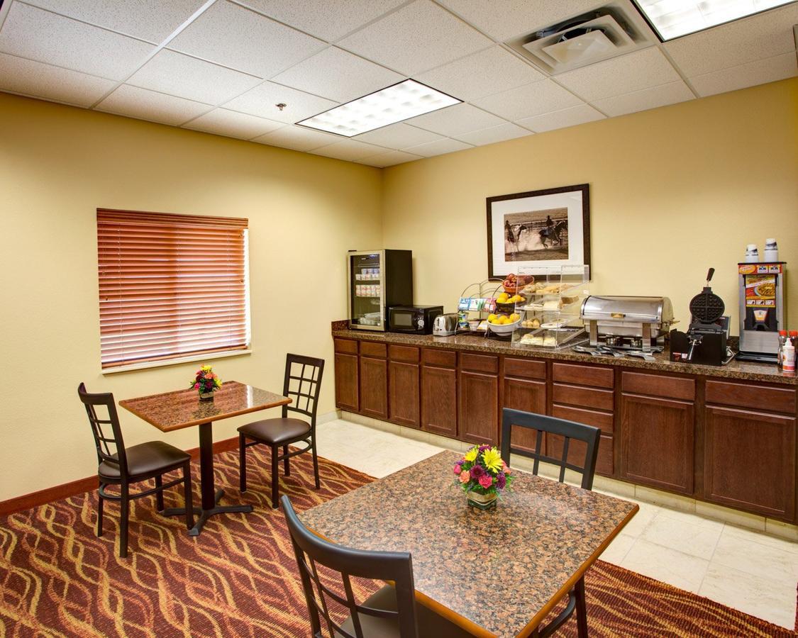 Rodeway Inn & Suites Phillipsburg Exterior photo