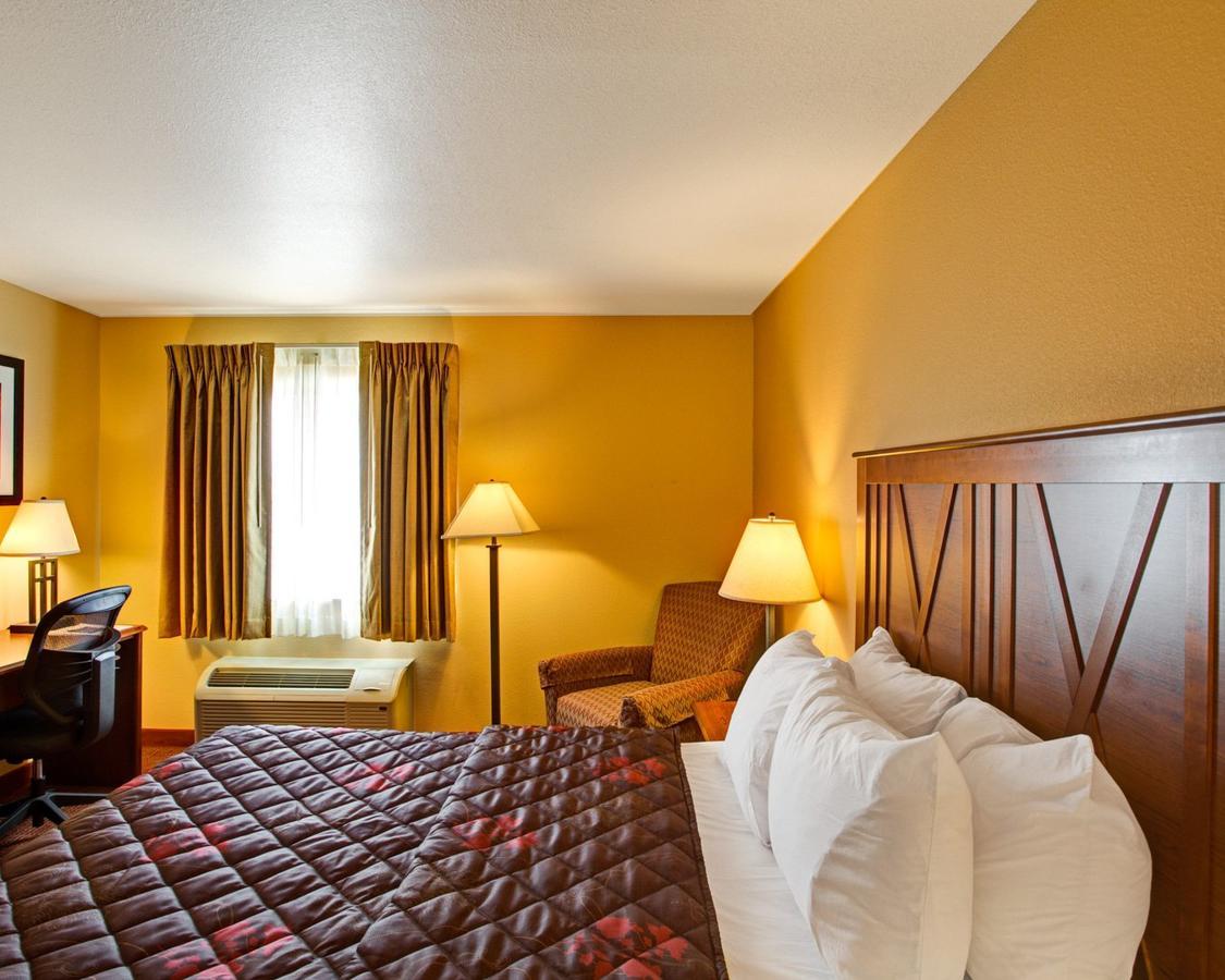Rodeway Inn & Suites Phillipsburg Exterior photo
