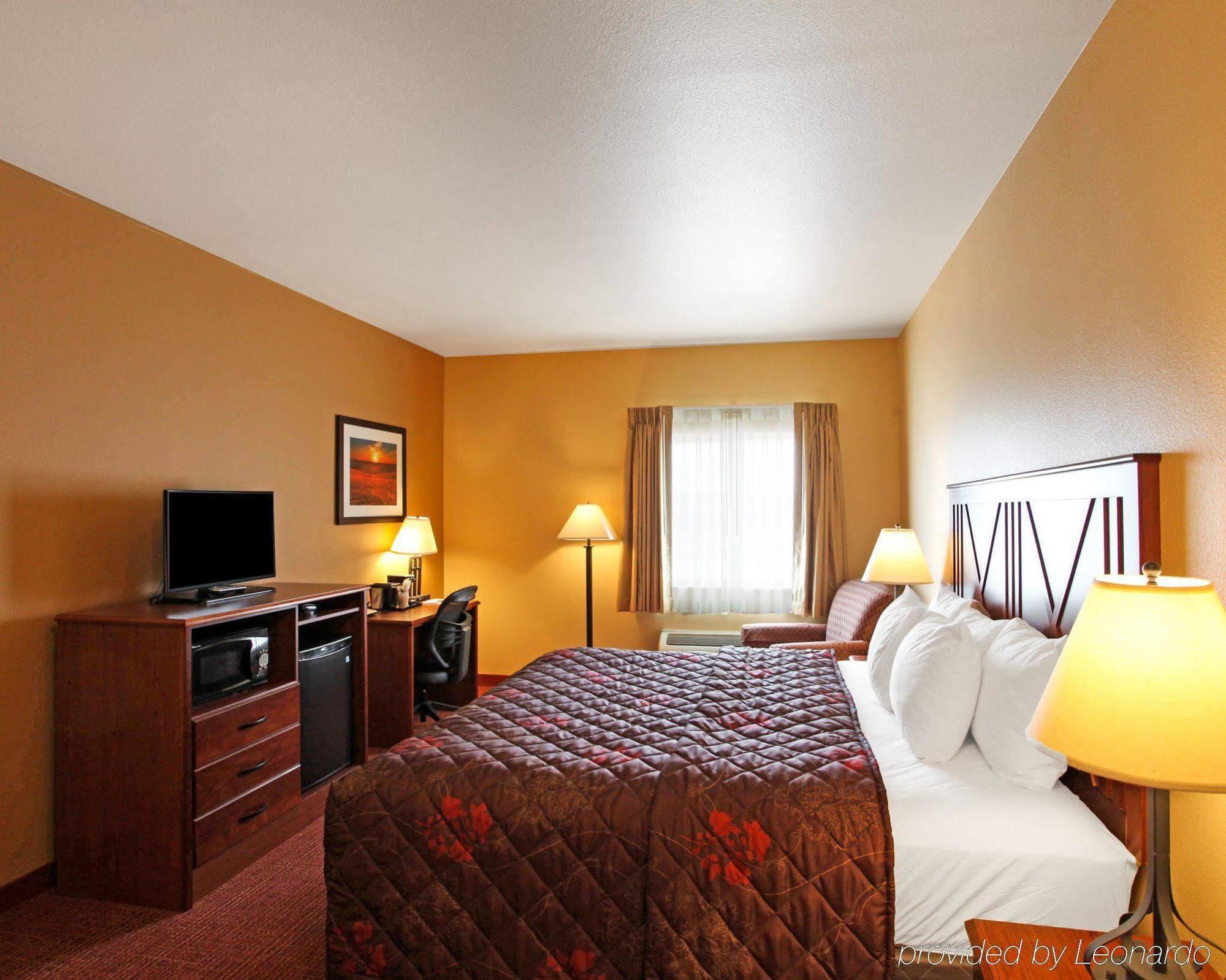Rodeway Inn & Suites Phillipsburg Exterior photo